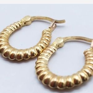 BEST PRICE! Petite Preloved 10K Yellow Gold Hoop Earrings